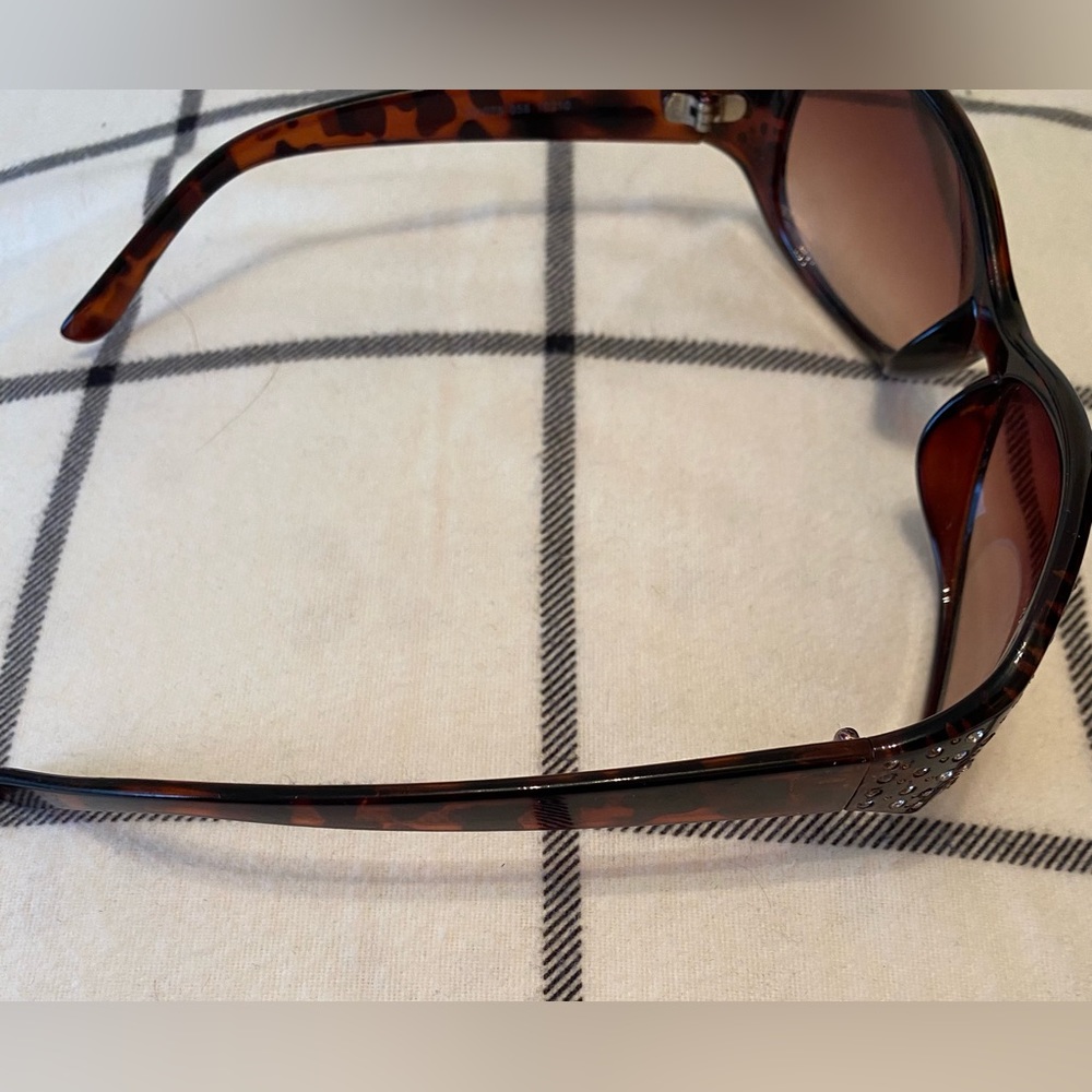 Rectangular tortoiseshell sunglasses - Picture 3 of 6